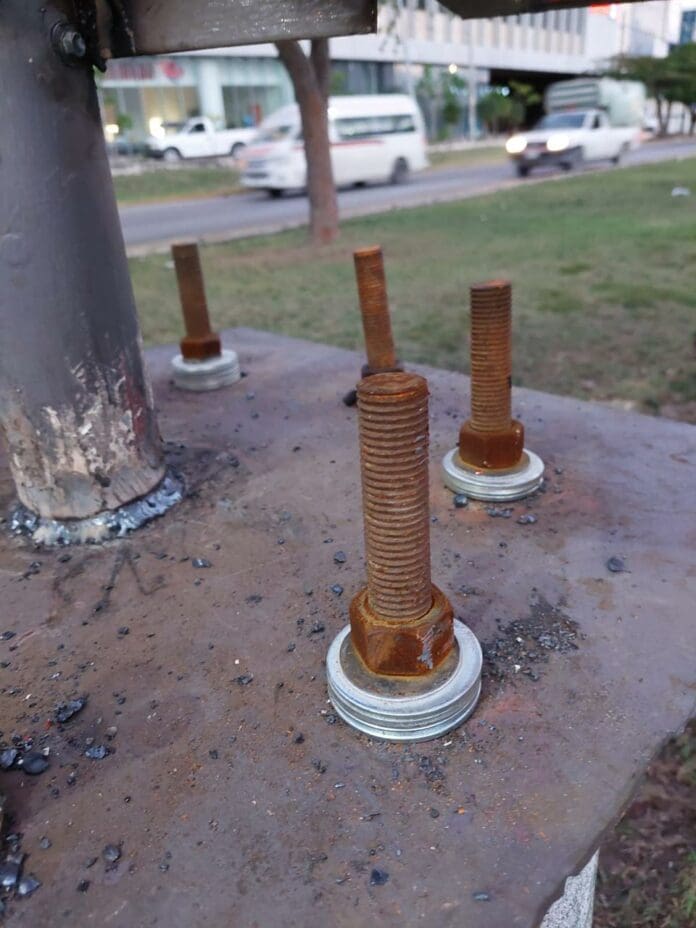 Reinstalan antimonumento de los 43 de Ayotzinapa en Cancún  