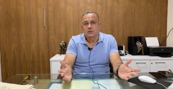 Aunque Carlos Mimenza asegura que ya no hay carpetas abiertas en su contra, al parecer aún habría siete que no se han cerrado.