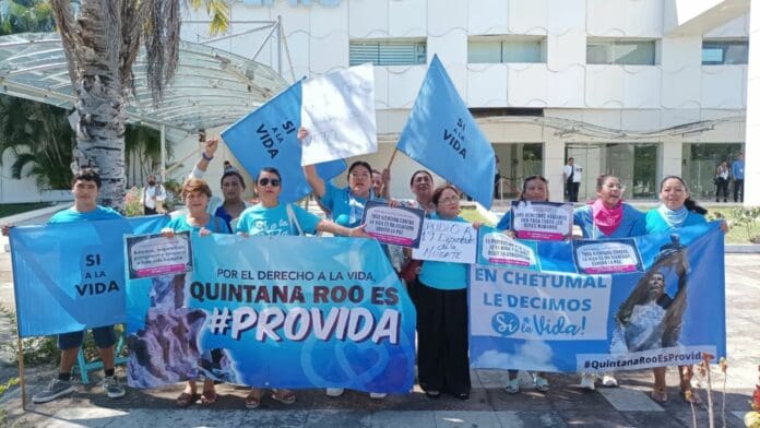 Grupos antiaborto piden que se vete la despenalización aprobada por el Congreso de Quintana Roo