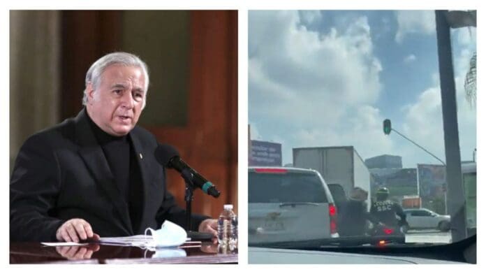 Miguel Torruco, secretario de Turismo, se sube a moto sin casco para evitar bloqueos en CDMX