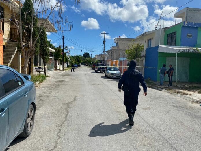 Balean fachada de domicilio en la Supermanzana 517 de Cancún 