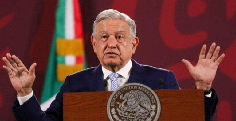 señaló que no está del todo de acuerdo en que los problemas de desigualdad en México se originaron por la explotación de los dueños de los medios de producción al proletariado, como lo establece la concepción de la izquierda tradicional.