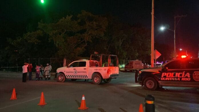 Sicarios ejecutan a hombre frente a su familia en la avenida Chac Mool de Cancún