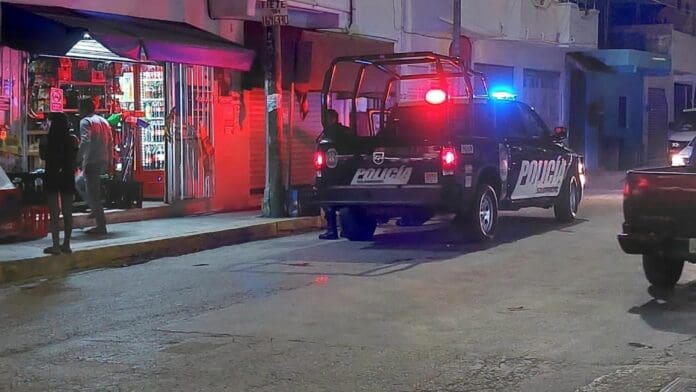 Asaltan a mujer al salir de una tienda en Playa del Carmen; hay un detenido