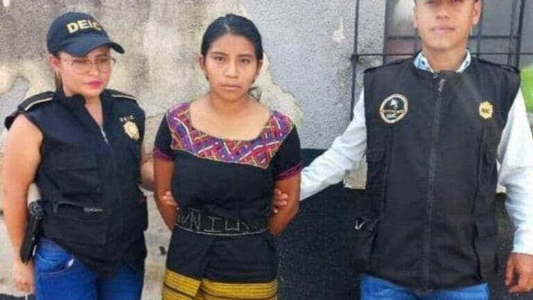 Mujer mata a esposo por quemar a su bebé de meses
