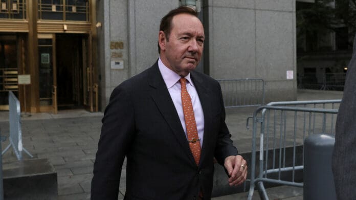 Kevin Spacey gana juicio en su contra por agresión sexual