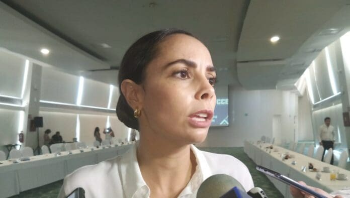 No descarta Ana Paty Peralta sanciones contra taxistas, por amenazas a choferes de transporte