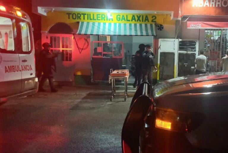 Hieren de bala a menor de edad en ataque a tortillería en Playa del Carmen