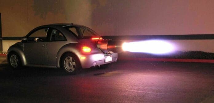 El Volkswagen Beetle con motor de jet que rueda por las calles