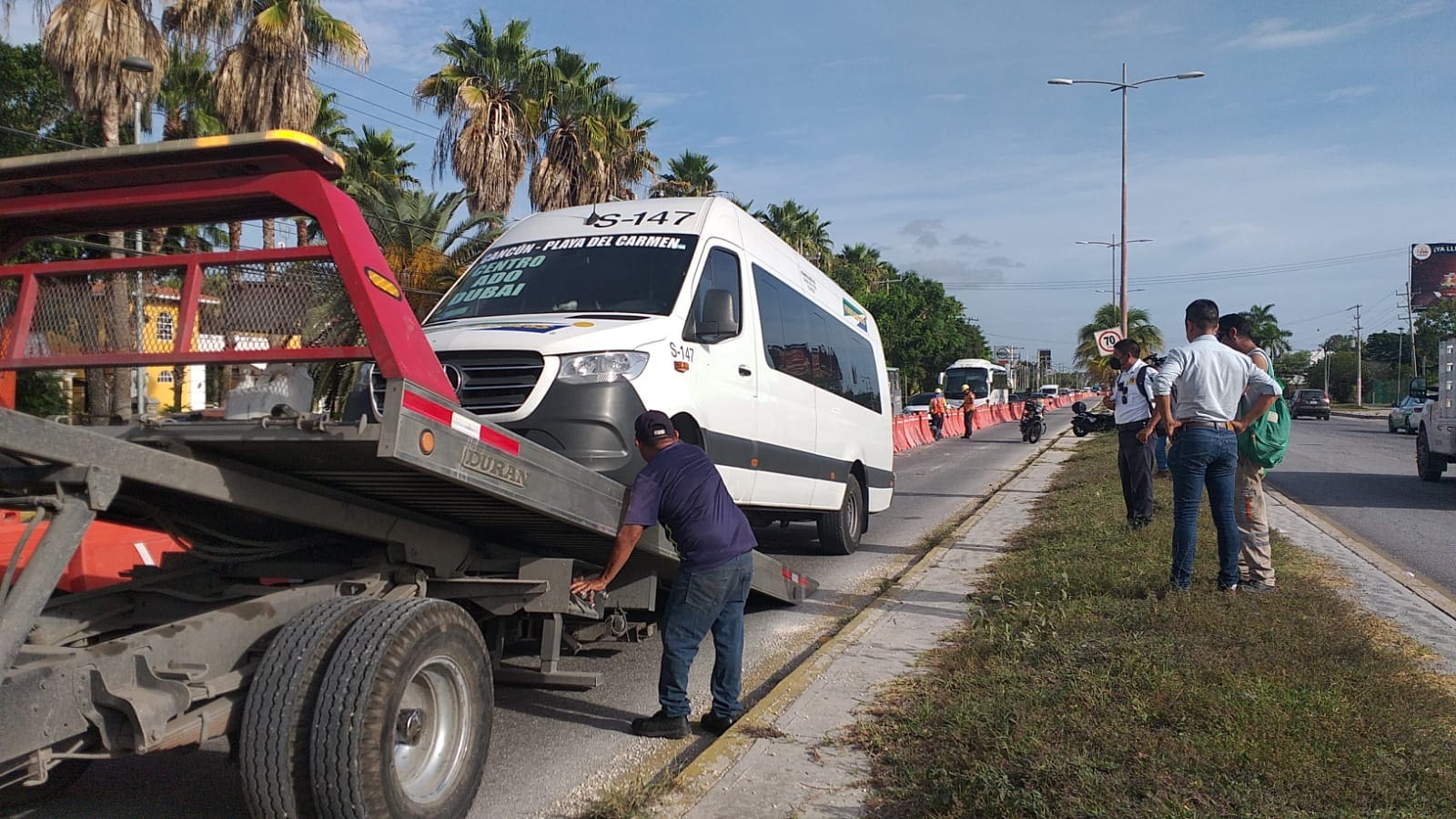 Van foránea atropella a hombre en el bulevar Luis Donaldo Colosio de Cancún