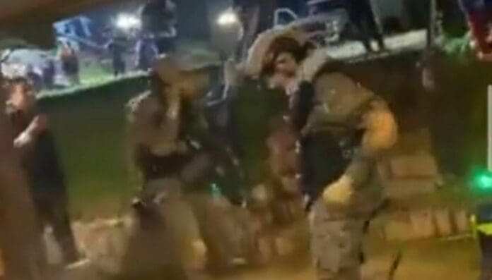 La grabación de una fiesta en la que presuntos marinos bailan se ha viralizado. Al parecer era de integrantes del crimen organizado.