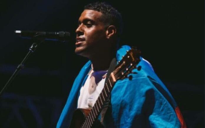 VIDEO: Fallece cantante haitiano Mikaben al sufrir un infarto en pleno concierto