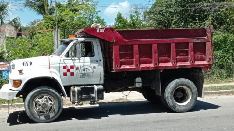 Los volqueteros se han manifestado en contra de la tarifa propuesta para ellos en los tramos 6 y 7 del Tren Maya. Dicen es muy baja.
