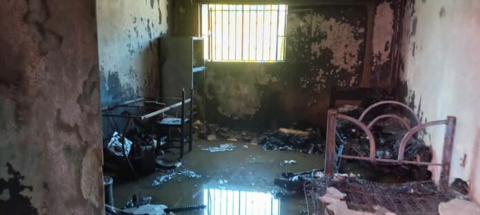 Aparente corto circuito provoca incendio en cuartería de la colonia Colosio de Playa del Carmen  