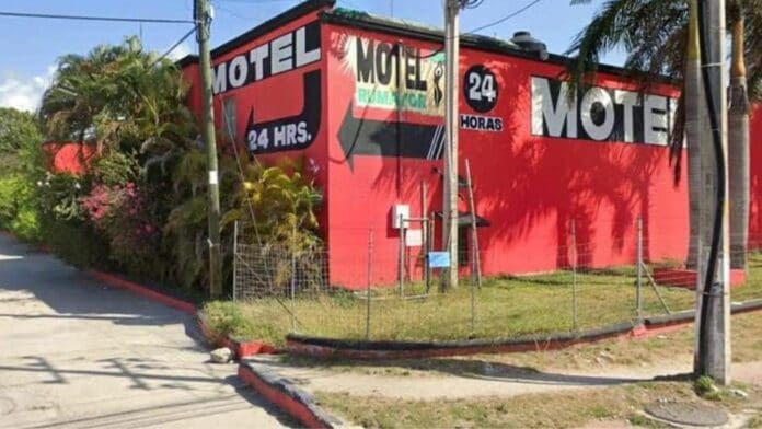 Clausuran motel 'Rumayor' de Playa del Carmen, por presunta venta clandestina de alcohol