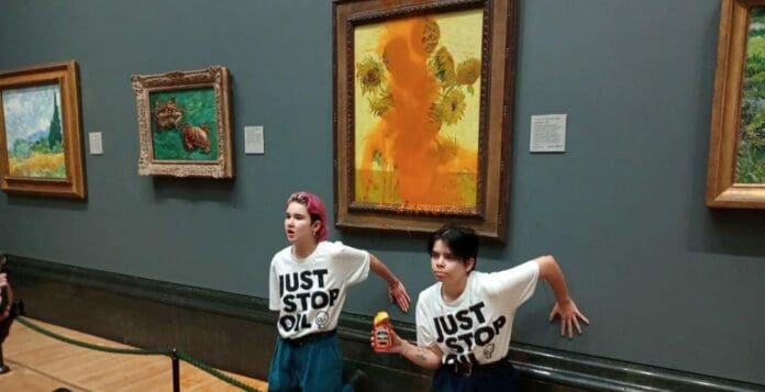 Dos jóvenes activistas arrojaron sopa de tomate al cuadro de 