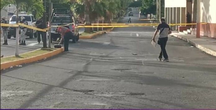 Intentan ejecutar a un hombre a las afueras del Chedraui del centro de Cozumel