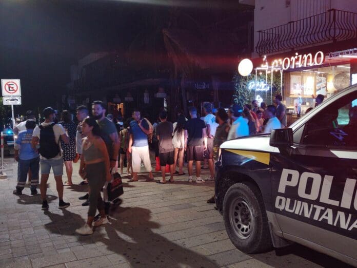 Balean a tres meseros en centro nocturno del centro de Playa del Carmen