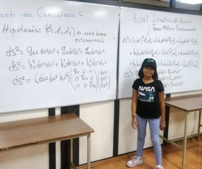 Niña mexicana de 10 años es considerada las más inteligente del mundo