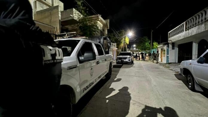 Catean presunta 'casa de citas' en la Supermanzana 74 de Cancún; hay dos detenidos y varias mujeres rescatadas