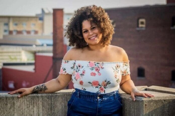 Viajó más de 2 mil kilómetros para conocer a su amado y al aterrizar, ya la había bloqueado