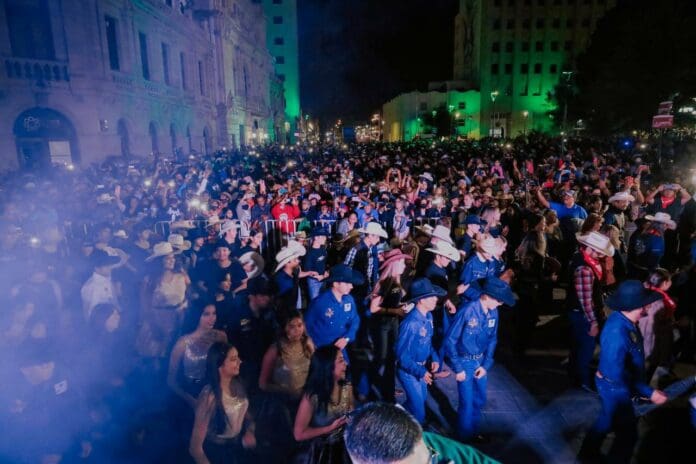 'Payaso de Rodeo Masivo' rompe récord mundial y logra certificado por WAPA