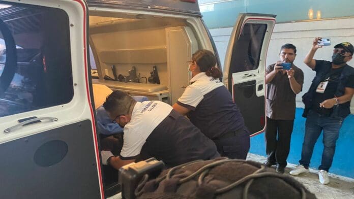 Intentan ejecutar a dos presuntos comerciantes en las inmediaciones de Residencial Aqua de Cancún