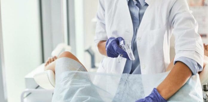 Hospital pagará 165 millones de dólares en indemnización a víctimas de abuso por un ginecólogo