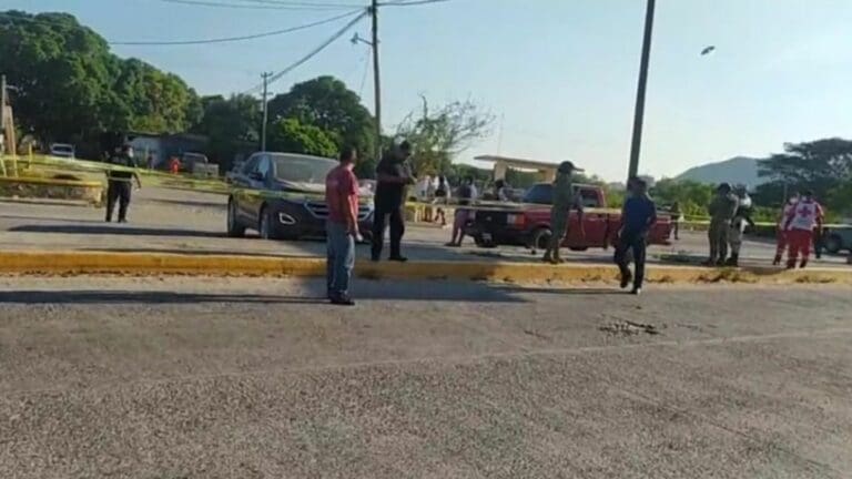 Ejecutan a ADRIANA encargada de PIPAS-PEMEX al interior de la Refinería Ing. Antonio Dovalí Jaime