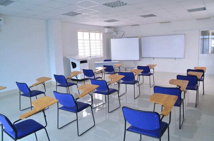 Más de 50 Confirma Fiscalía que tres alumnos dieron positivo a cocaína tras intoxicación en escuela de Chiapas intoxicados tras consumo de presunta droga en secundaria de Chiapas