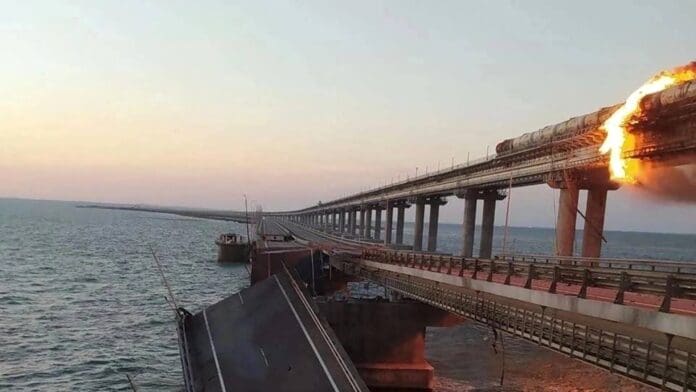 VIDEO: Al menos tres muertos tras explosión en el puente que une Crimea con Rusia