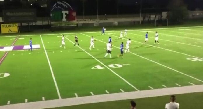 Más inseguridad. Una balacera se registró la noche de este lunes en Nuevo León. Todo ocurrió mientras se realizaba un partido de futbol.