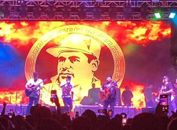 VIDEO: Proyectan imagen de 'El Chapo' Guzmán en festejos oficiales por el 491 aniversario de Culiacán