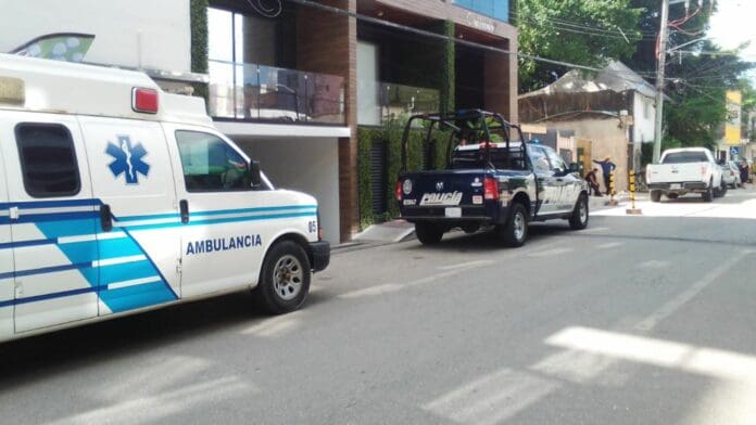 Joven es herida en asalto en el centro de Playa del Carmen