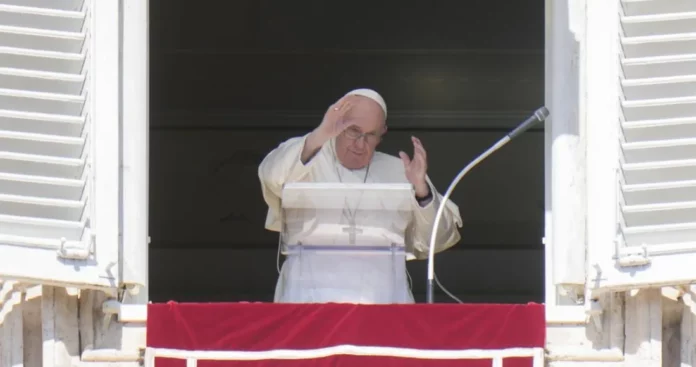 El Papa Francisco pide al presidente de Rusia detener la “espiral de violencia y muerte” en Ucrania