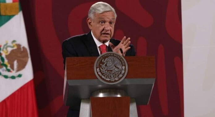 AMLO anunció este día su viaje a Perú para el próximo 14 de diciembre. Además dio su pronóstico del juego de México.