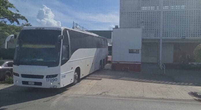 Aseguran 2 camiones con indocumentados, en el filtro carretero de Chetumal 