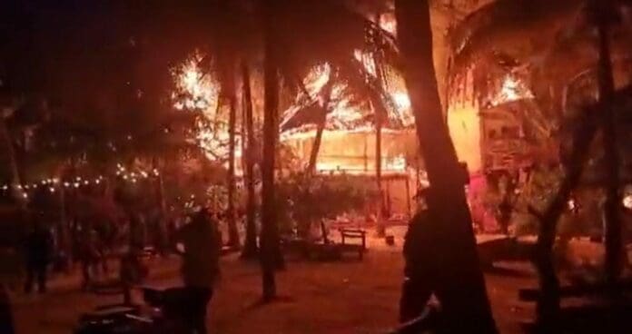 Falla eléctrica, presunta causa del incendio, asegura alcalde de Holbox 