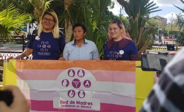 Denuncian el caso de una madre a quien le quitaron a sus hijos por ser lesbiana. Ocurrió en Mérida, Yucatán.