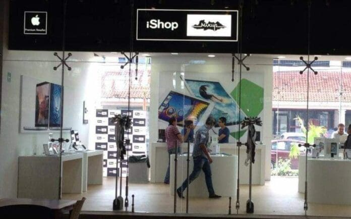 Una persona denuncia el presunto fraude que cometió el gerente de la tienda iShop de Playa del Carmen, Fernando N.