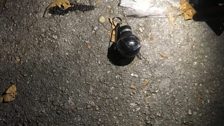 Policías aseguran granada casera en la Colosio de Playa del Carmen; no detona