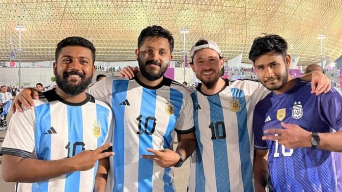 Critican a Luisito Comunica por posar con camisa de la selección Argentina tras derrotar a México