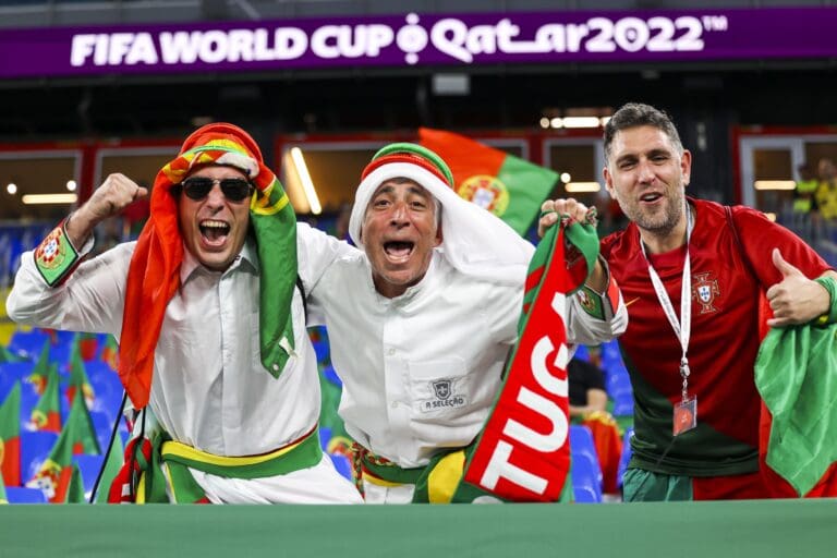 Enfurecen en China al ver que nadie trae cubrebocas en el Mundial de Qatar