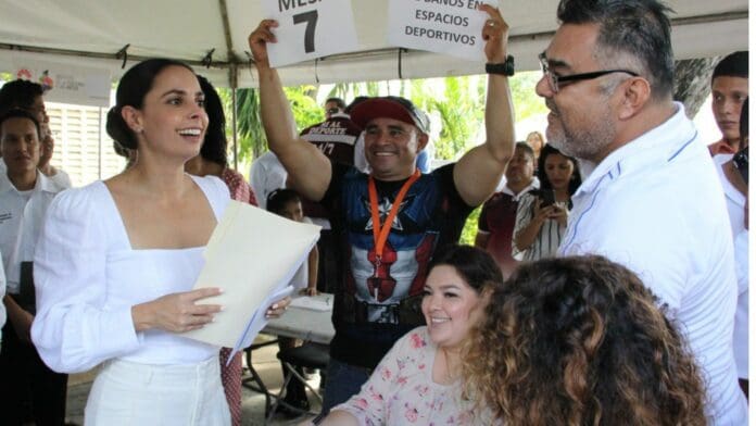 Constata Ana Patricia Peralta transparencia y corresponsabilidad en foro de consulta ciudadana