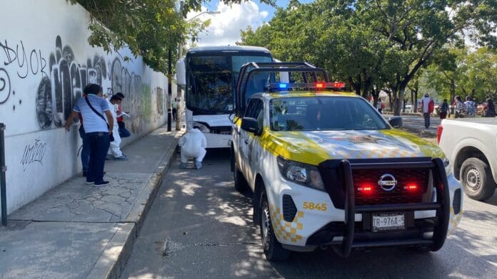 Conductor de un autobús turístico arrolla y mata a una mujer 