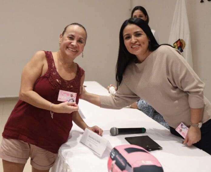 ENTREGAN PASES PARA MASTOGRAFÍAS GRATUITAS A MUJERES DE PUERTO MORELOS 