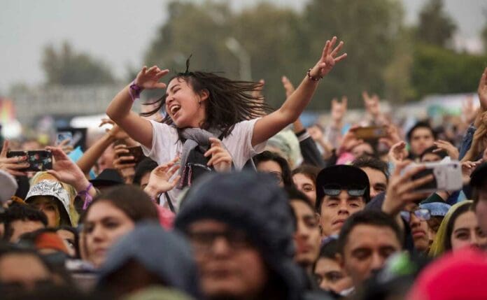 Corona Capital: Denuncian brote de piojos
