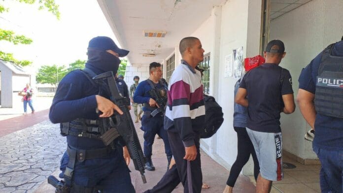 Arriba embarcación con 14 cubanos a Cozumel