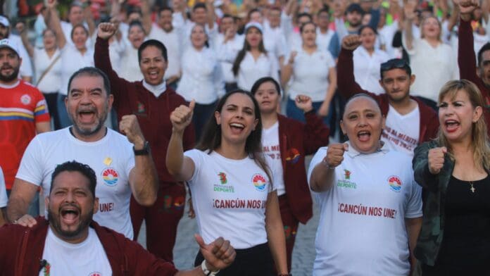 Ana Patricia Peralta regresa a Cancún desfile deportivo multitudinario
