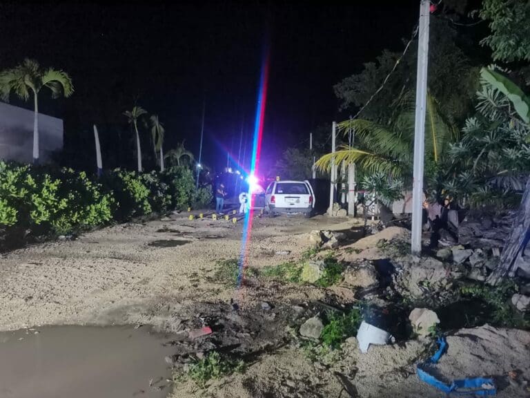 Dos personas, originarias del sur del estado, fueron ejecutadas en Tulum, cuando estaban dentro de un vehículo.